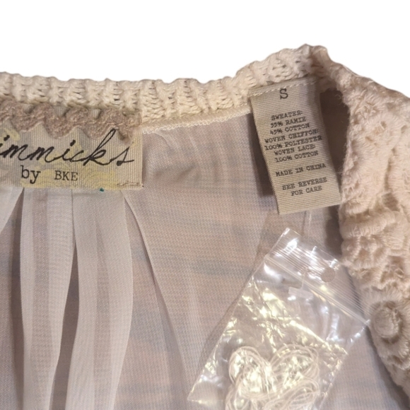 Gimmicks by BKE open front knitted/lace/crochet cream cropped cardigan  NWT sz S - Picture 5 of 8